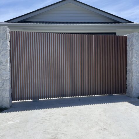 Knotwood Aluminium Sliding Gate